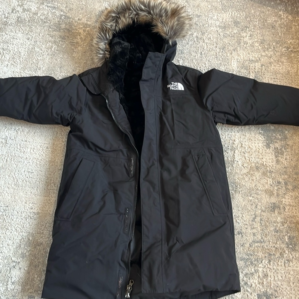 Children unisex Northface water resistant winter coat.